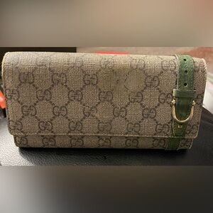 Do Not Buy Fake ❌❌❌❌❌. Gucci Gray and Green Wallet 
Fake Do Not Buy!!!